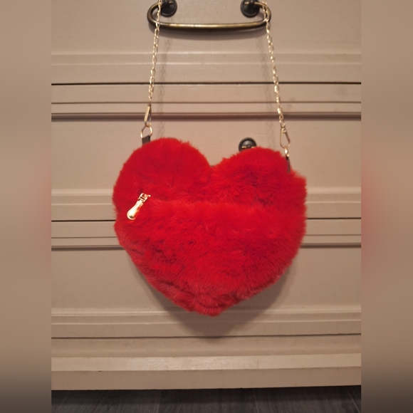 Brand New Red Heart-Shaped Fur Bag - Picture 1 of 5